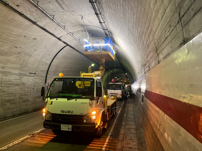 一般国道４０２号五ケ浜トンネル空洞充填工事