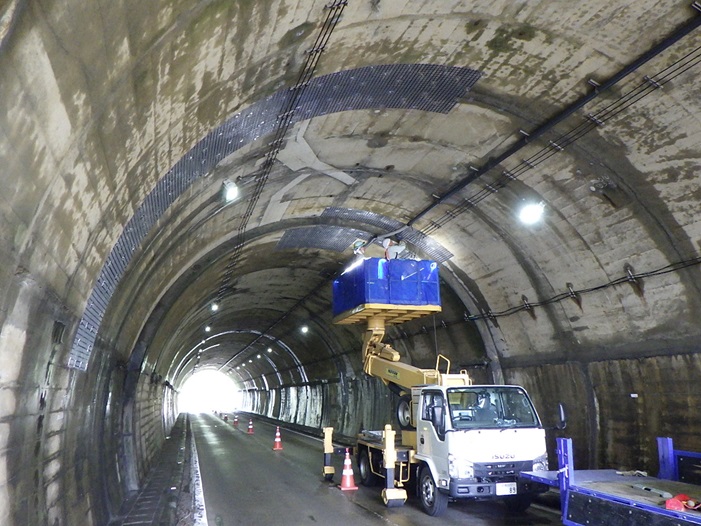 一般国道４０２号大谷トンネル補修工事